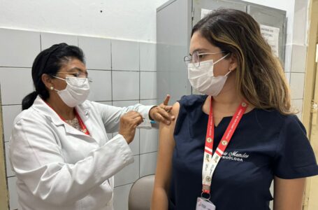 Hospital Areolino de Abreu vacina funcionários e pacientes contra gripe