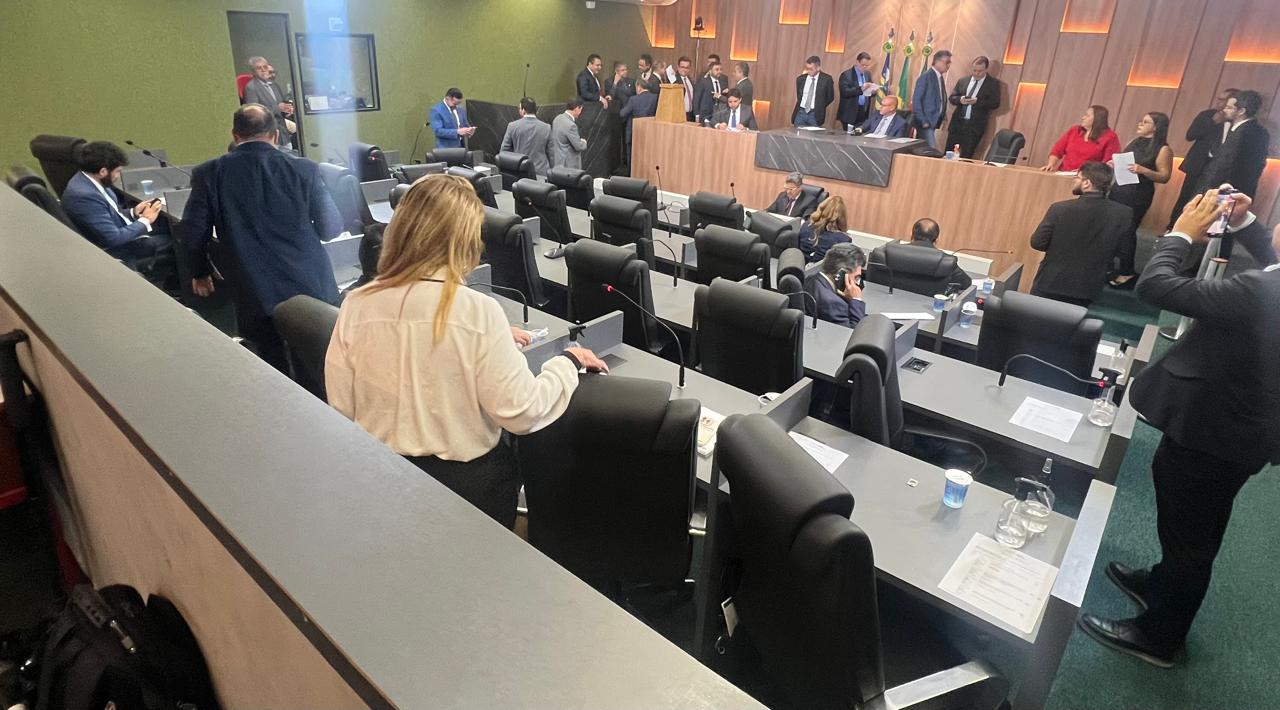 Deputados aprovam treze homenagens