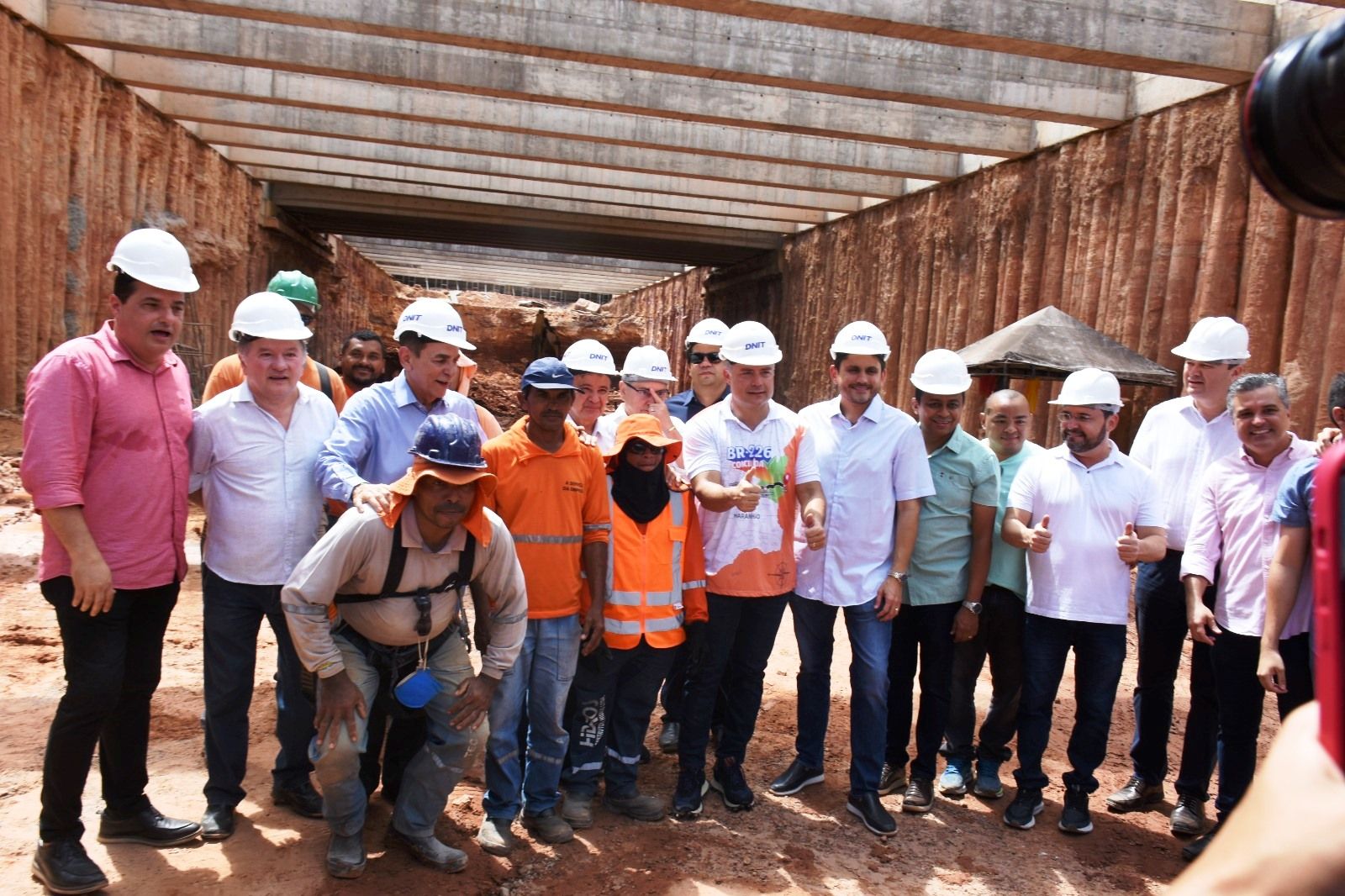 Ministro Renan Filho visita obra de rebaixamento da João XXIII