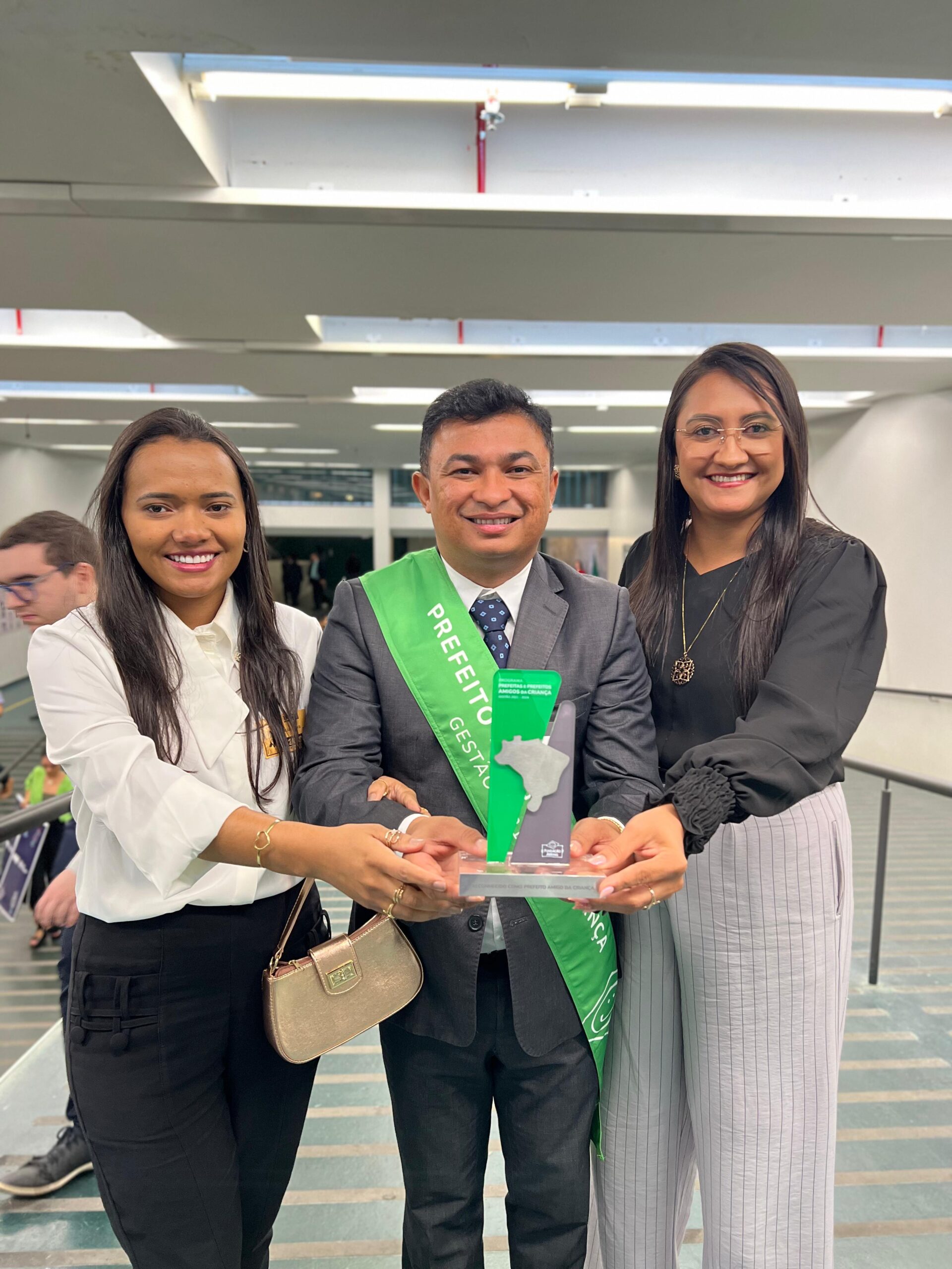 Arraial conquista o Prêmio “Prefeito Amigo da Criança”