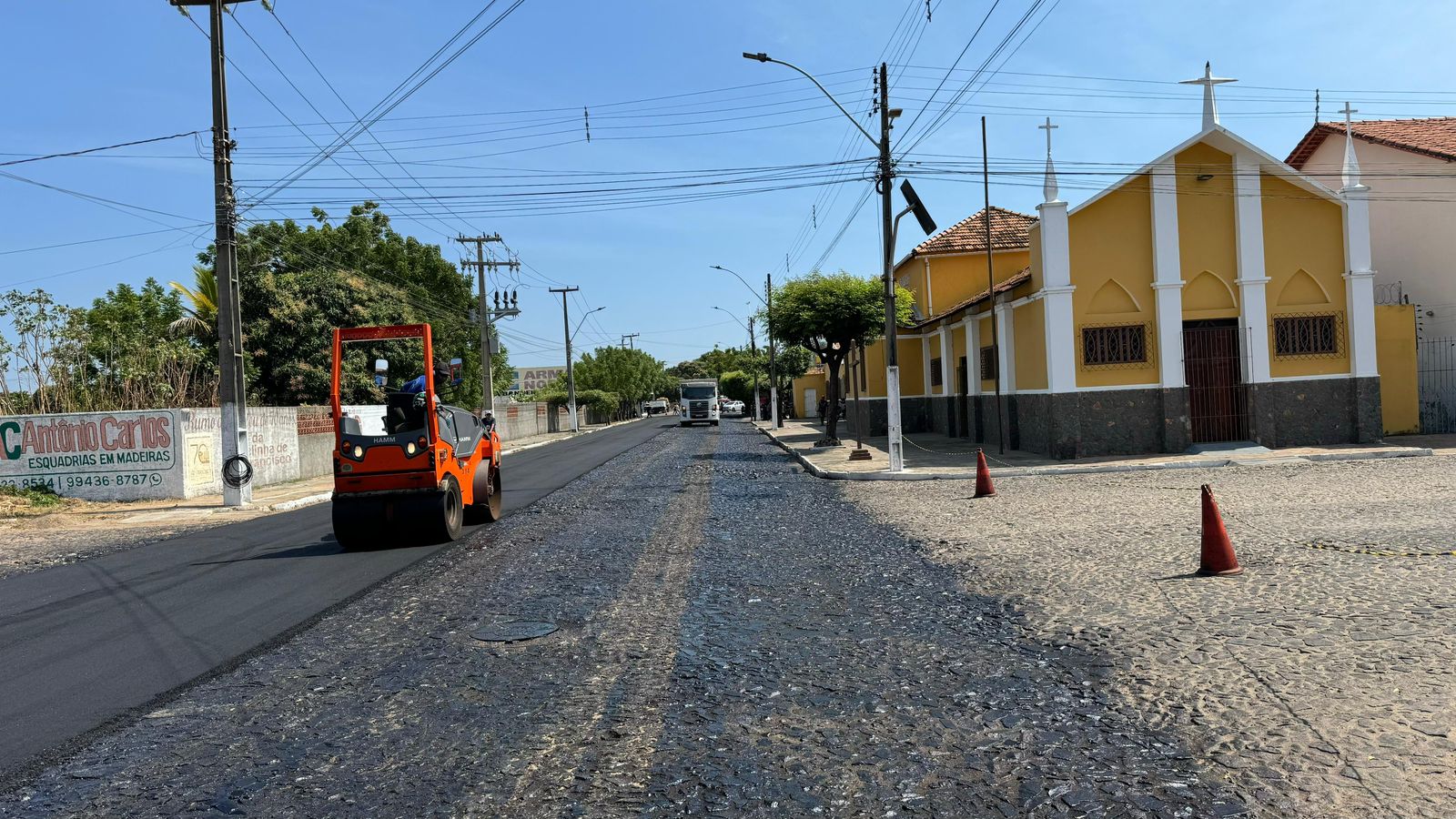 Dr. Hélio viabiliza asfalto, no bairro Bebedouro, em Parnaíba