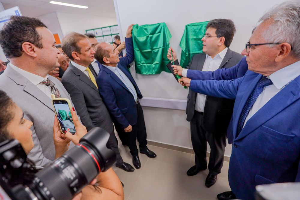 HU inaugura serviço de radioterapia