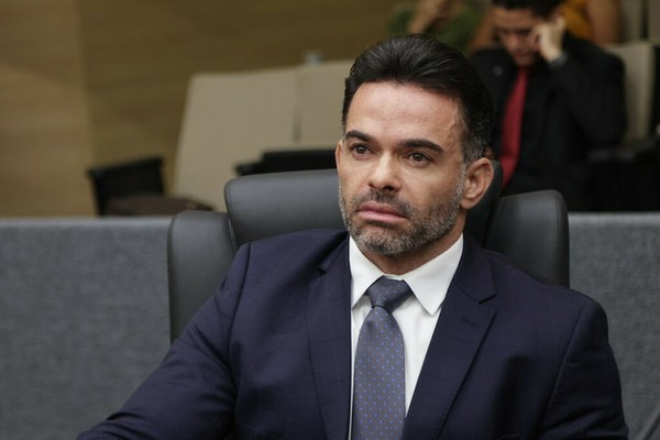 Deputado Bessah homenageia peritos