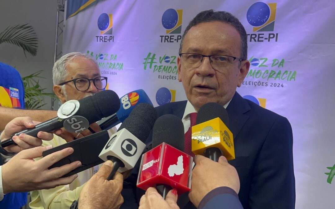 Presidente do TRE homenageia José Vidal de Freitas