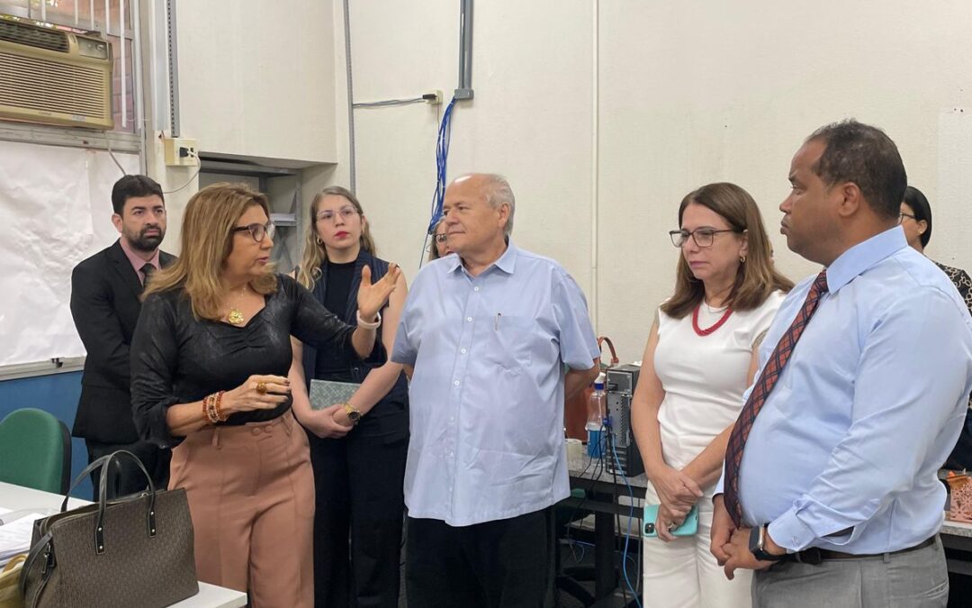 Enzo Samuel acompanha abastecimento de medicamentos na FMS