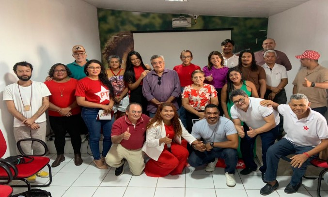PT reúne militantes e publica Manifesto