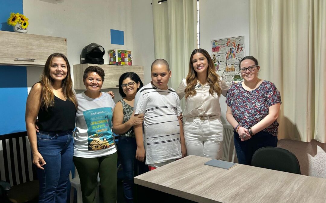Vereadora Tatiana fortalece instituições que assistem pessoas com autismo