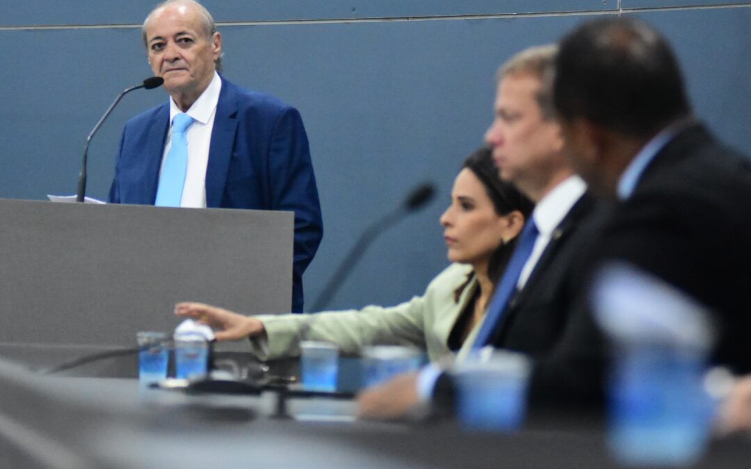 Prefeito Silvio apresenta mensagem anual na Câmara de Vereadores