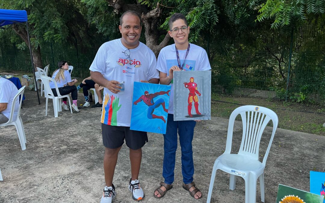 Enzo Samuel participa de caminhada em celebração às pessoas com Síndrome de Down