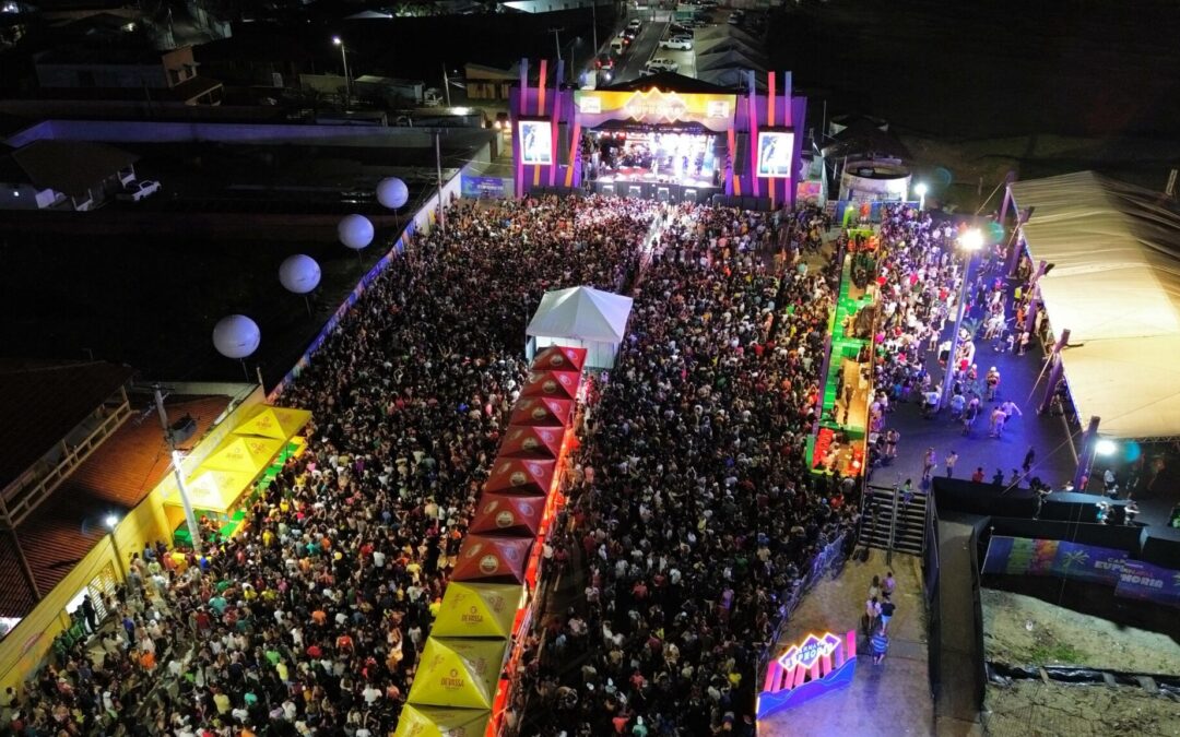 Carnaval Euphoria em Luís Correia reúne milhares de foliões