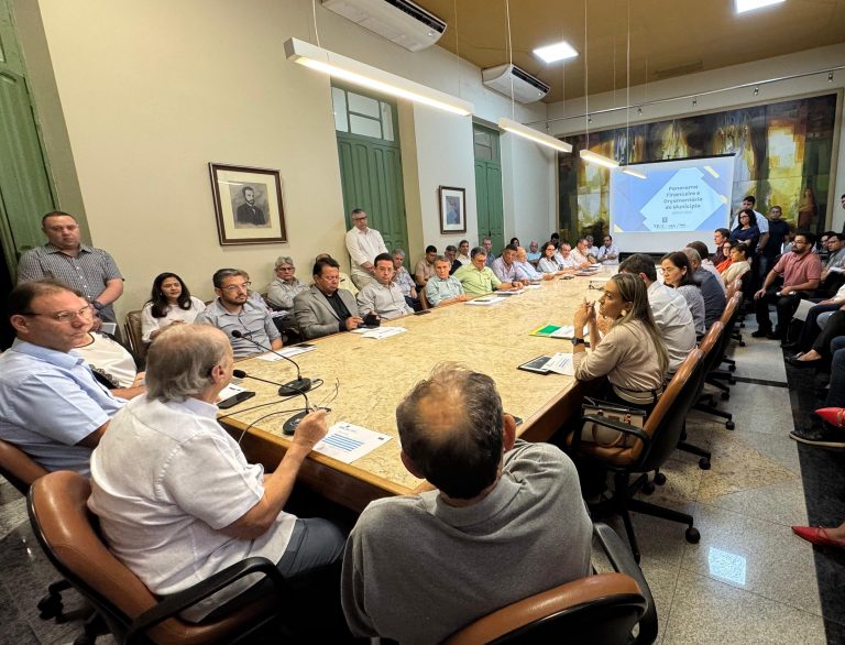 Prefeito Silvio reúne Secretariado para avaliar finanças e orçamento