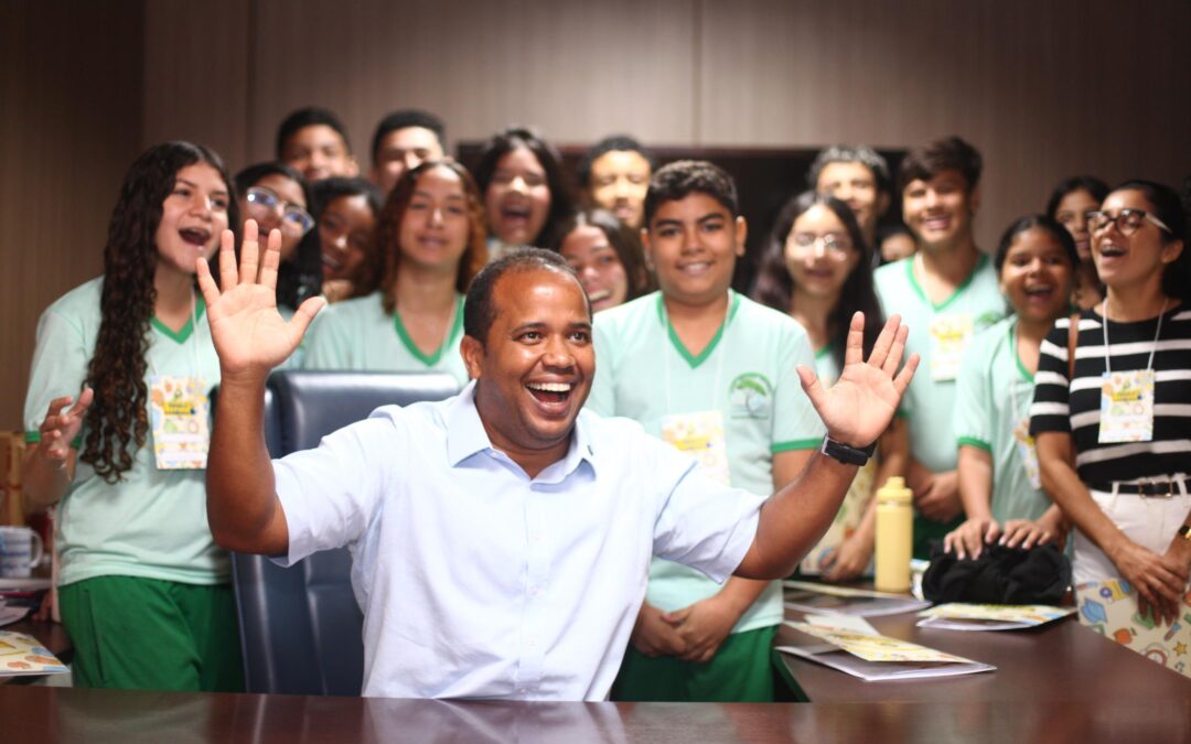 Alunos da Escola 15 de Outubro participam projeto Escola na Câmara