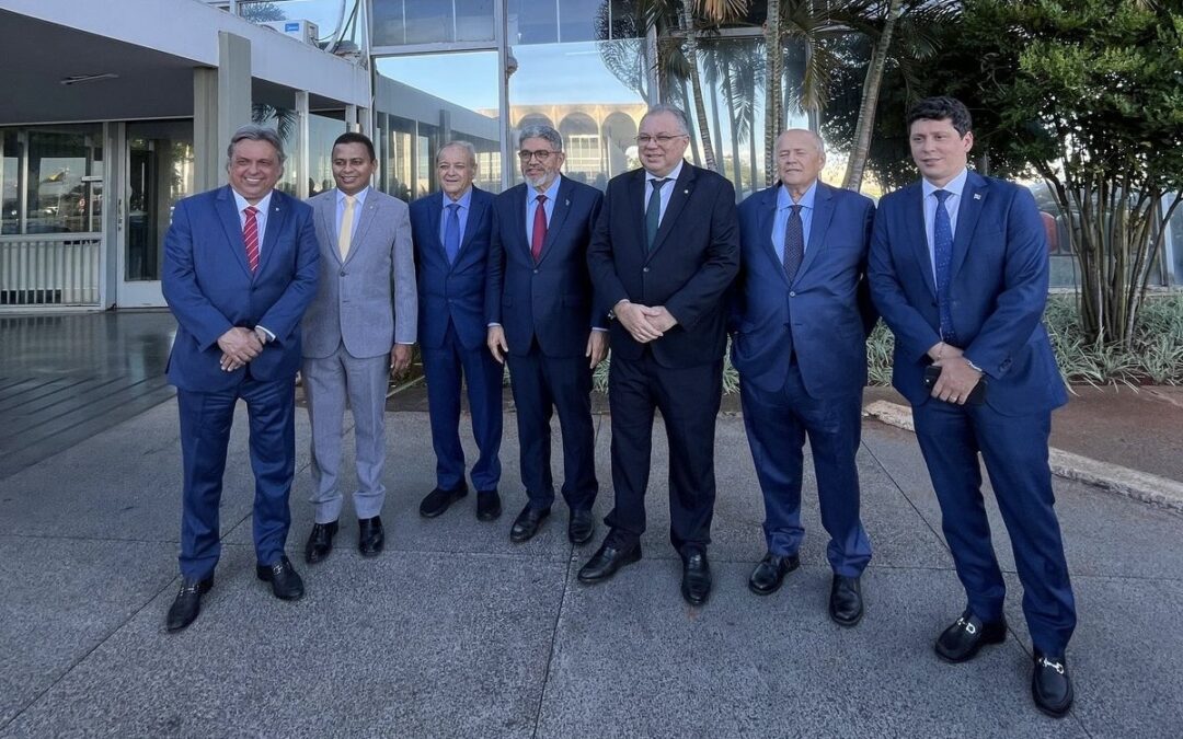 Deputado Júlio acompanha Silvio Mendes em audiência com Ministro Padilha