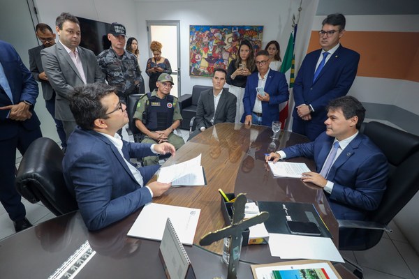 Chico Lucas apresenta projeto do Pacto pela Ordem na ALEPI