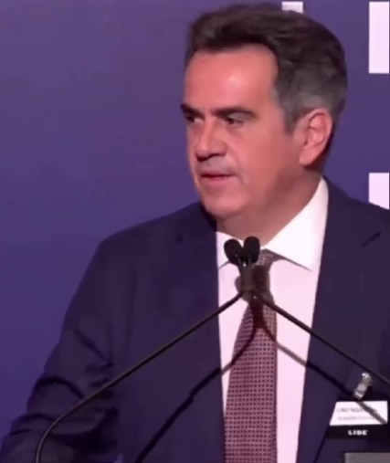 Senador Ciro critica polarização durante evento em Nova York