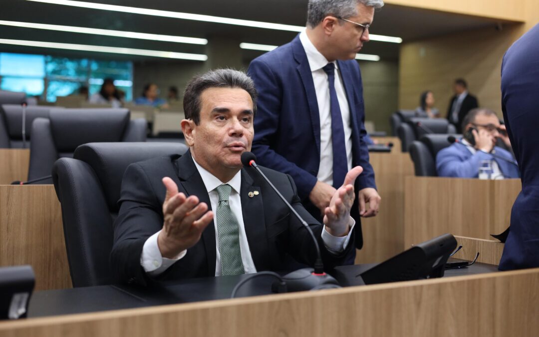 William Machado e Flávio Chaib são convidados a esclarecer descontos do INSS no Piauí