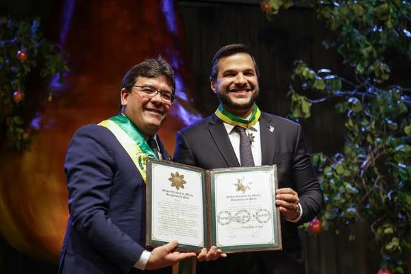 Marden Menezes homenageia Washington Bandeira