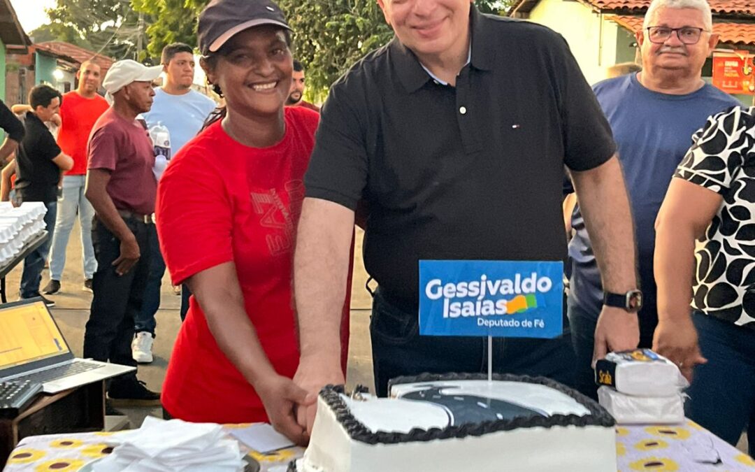 Deputado Gessivaldo Isaías entrega pavimentação asfáltica no Parque Brasil