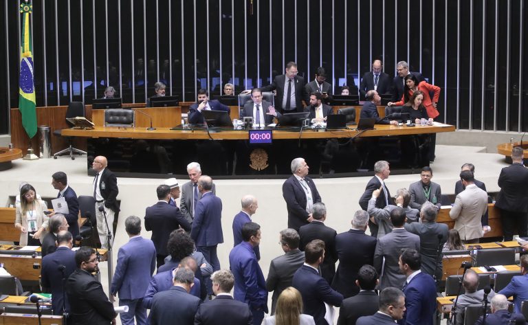 Deputados do PT/PI votaram a favor do aumento do IOF