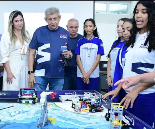 Alunos, industriais e empresário visitam a 17º Edição do Mundo Senai