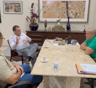 Deputado Gessivaldo visita prefeito Silvio