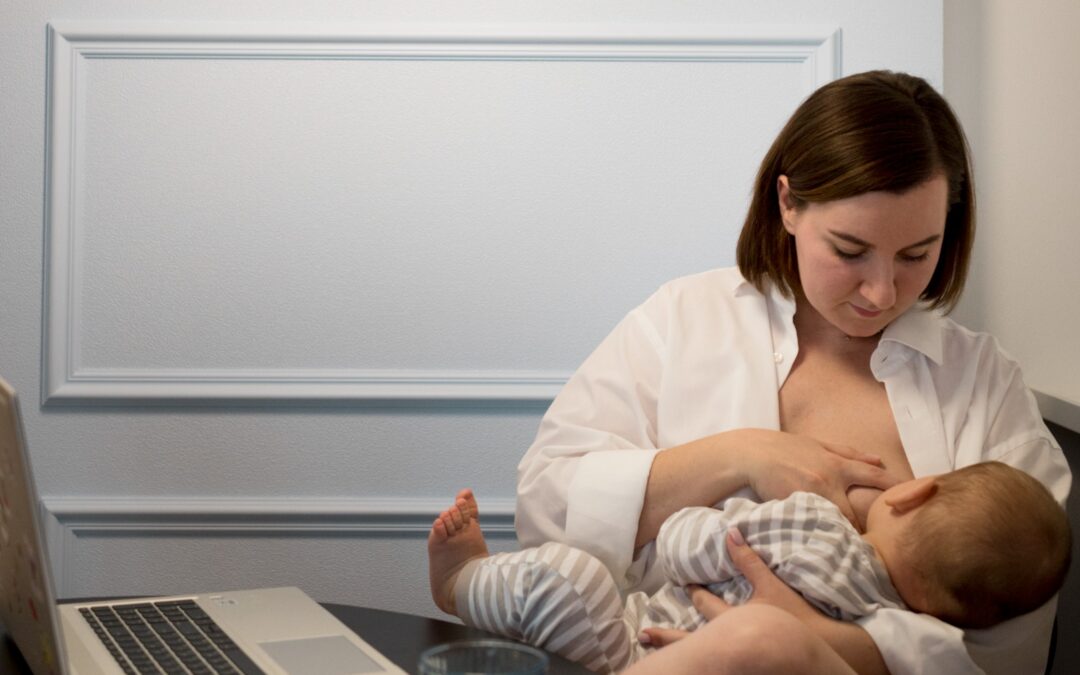 Lei garante proteção às mães lactantes no emprego e na aula