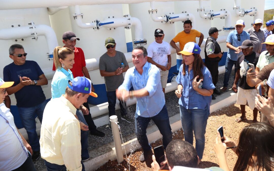 Senador Ciro inaugura sistema de abastecimento em Buriti dos Lopes