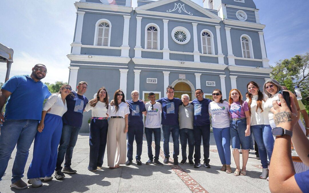 Políticos marcam presença na Feira da Praça