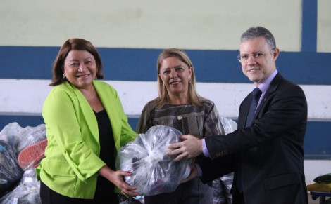 Secretaria de Justiça entrega mais de 6 mil kits apreendidos para egressos do sistema prisional