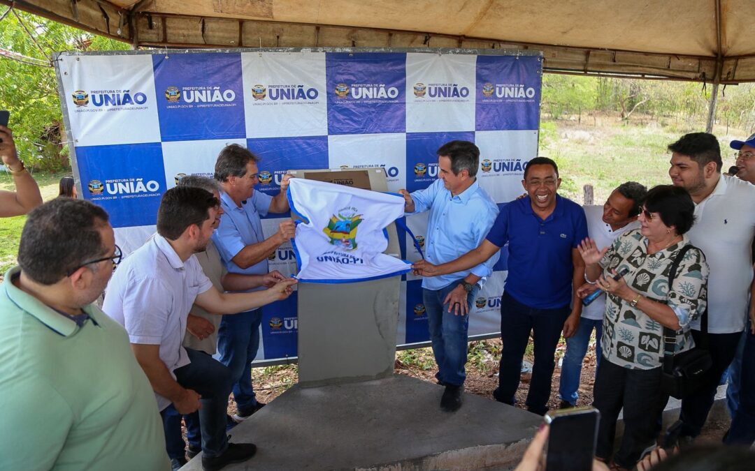 Senador Ciro inaugura obras em União