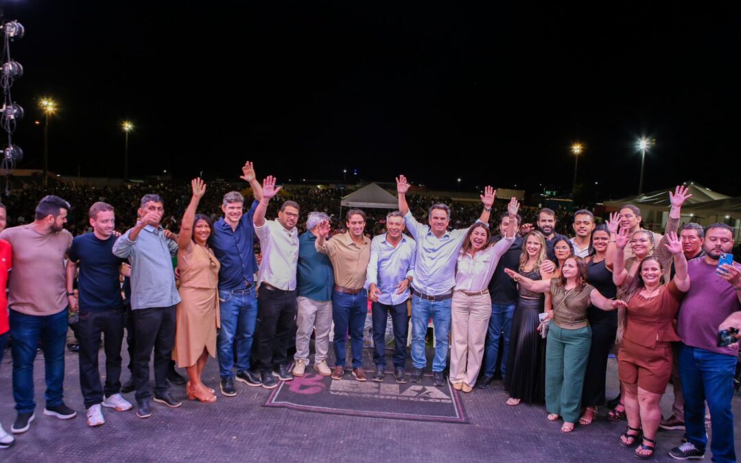 Senador Ciro participa de festejo em Valença