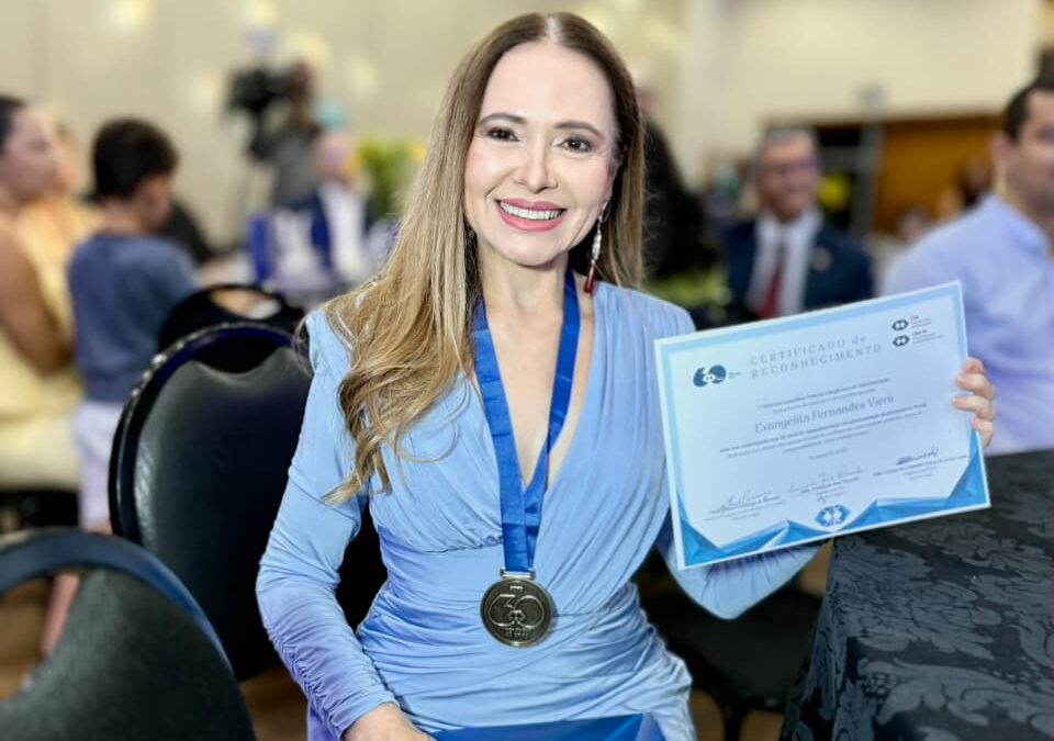 Conselho Federal de Administração homenageia Van Fernandes