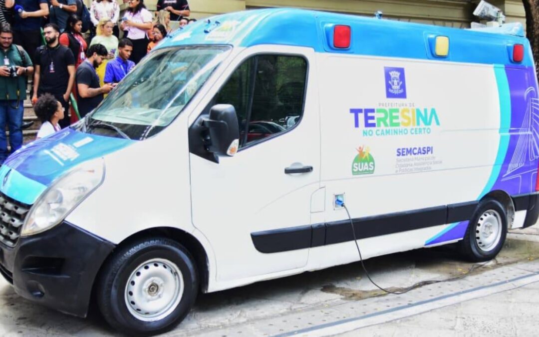 Prefeito Silvio disponibiliza carros para banhos de moradores de rua