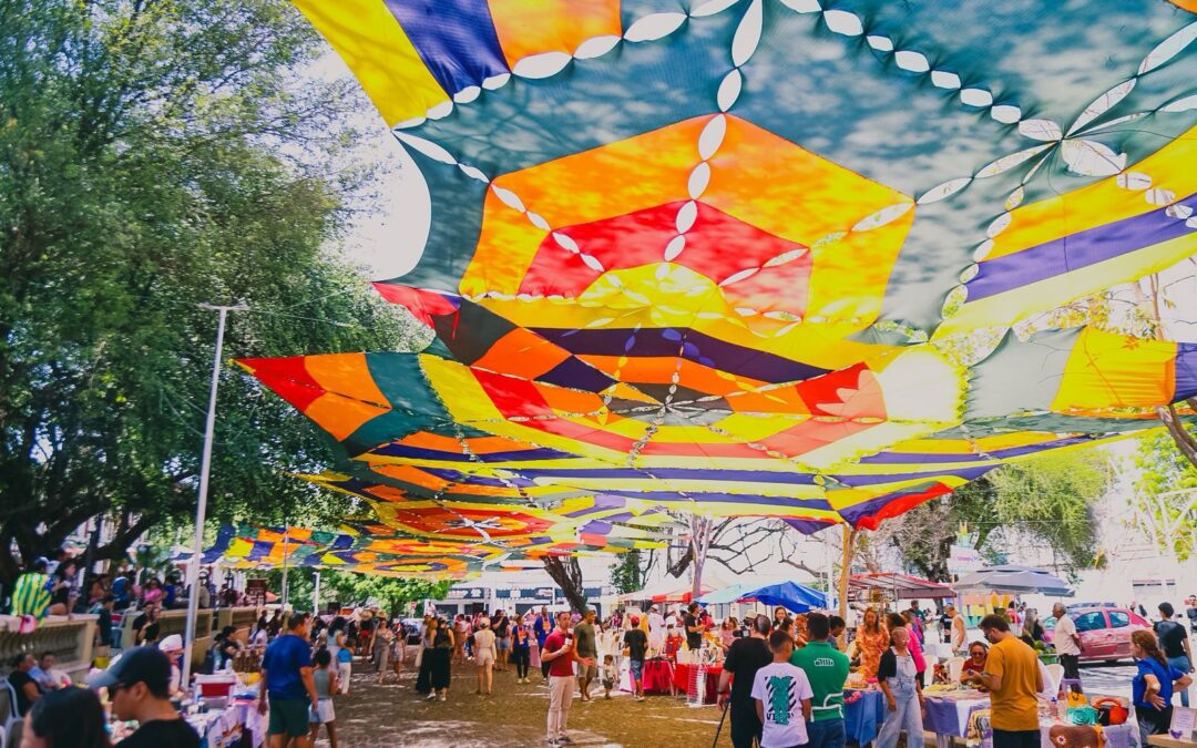 Feira na Praça conta com escolas de samba neste domingo (11)