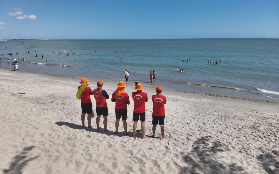 Corpo de Bombeiros reforça segurança nas praias no Carnaval