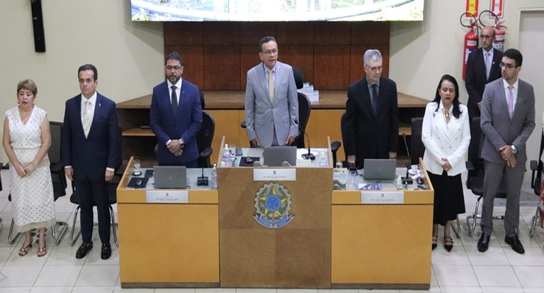 Deputado Henrique representa Assembleia em lançamento da revista “Eleições”