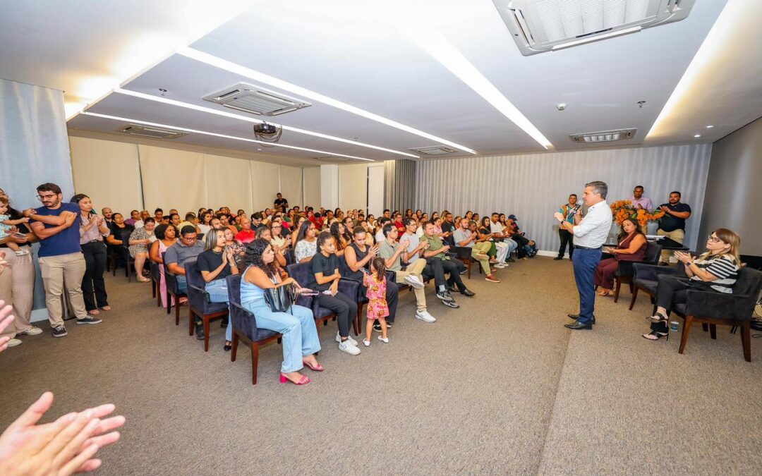 Deputado Vinicius e Marina Moura falam com lideranças sobre Política