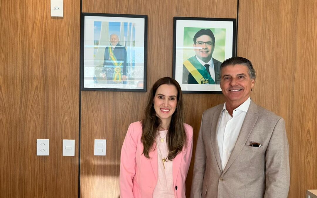 Daniele Aita e Mirócles Véras viabilizam radioterapia em Parnaíba