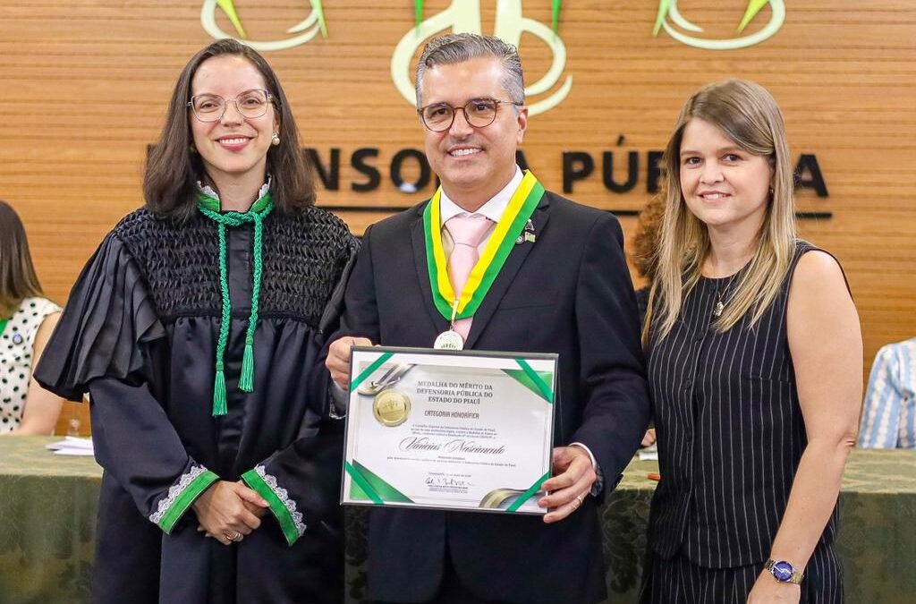 Deputado Vinicius é homenageado pela Defensoria Pública