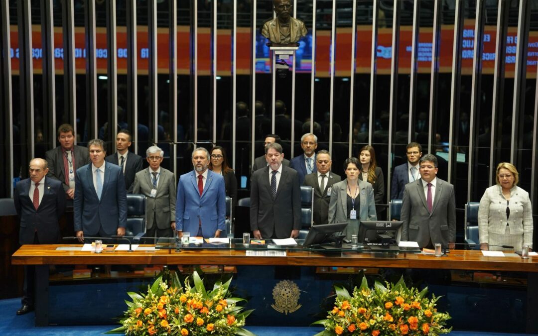 Governador Rafael recebe comenda do Senado