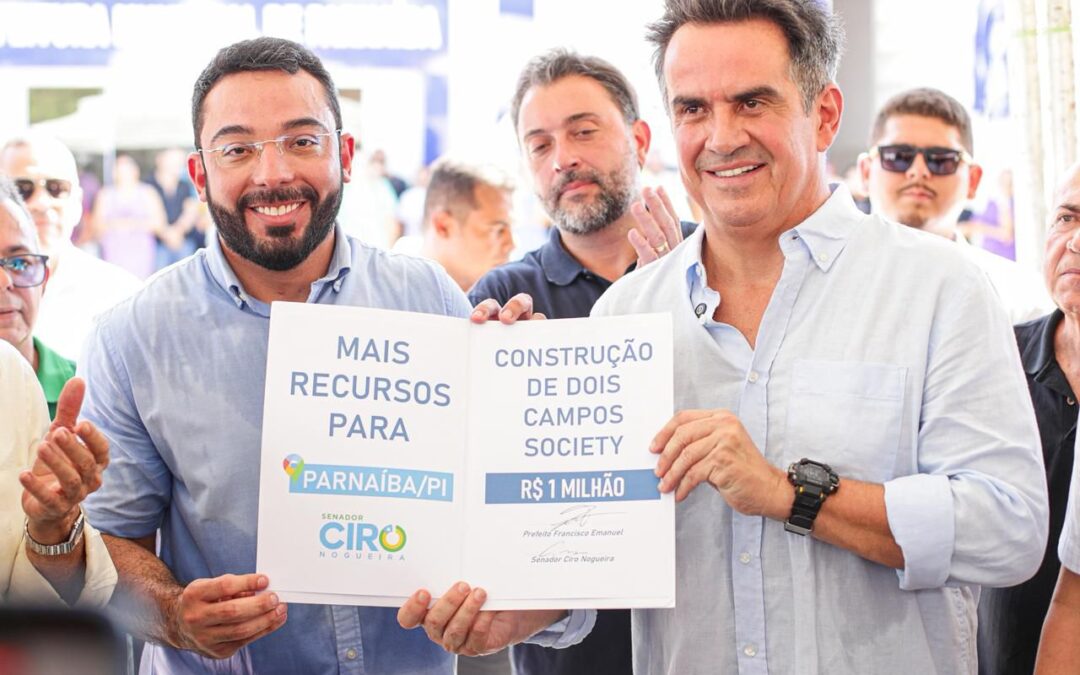 Senador Ciro inaugura centro de saúde em Parnaíba