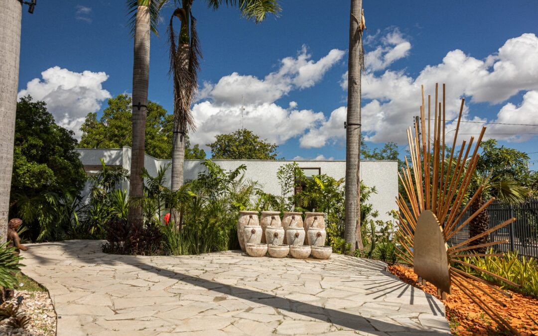 Ambientes da CASACOR unem paisagismo e acolhimento no lar