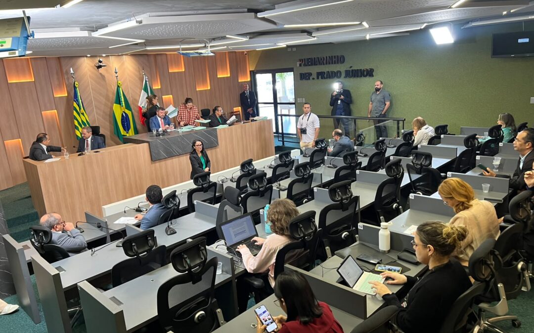 Deputados aprovam aumento para comissionados do TCE