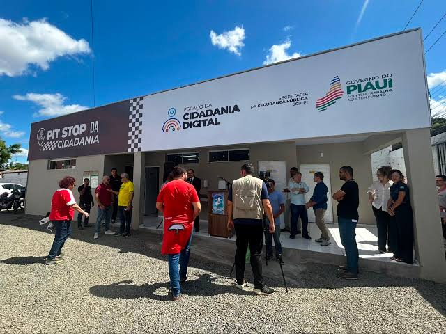 Blogueiro denuncia uso político de ponto de apoio para motoristas de app