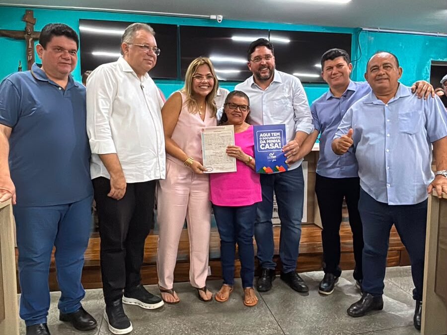 Deputado Florentino participa da entrega de títulos de propriedade em Parnaíba